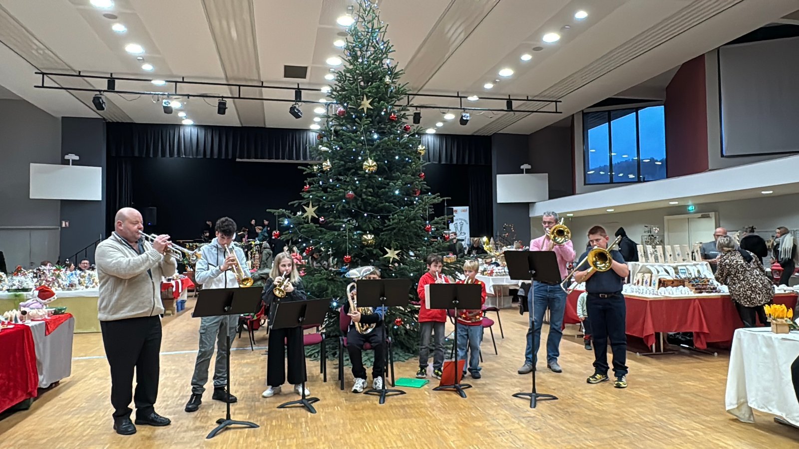 Les cuivres de Noël — les élèves en action