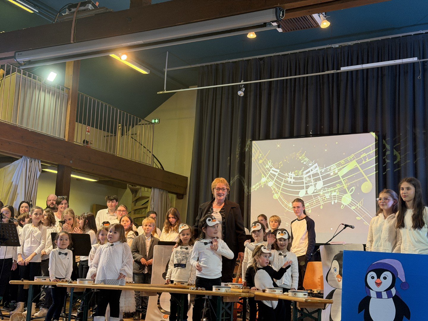Spectacle final avec tous les élèves sur scène